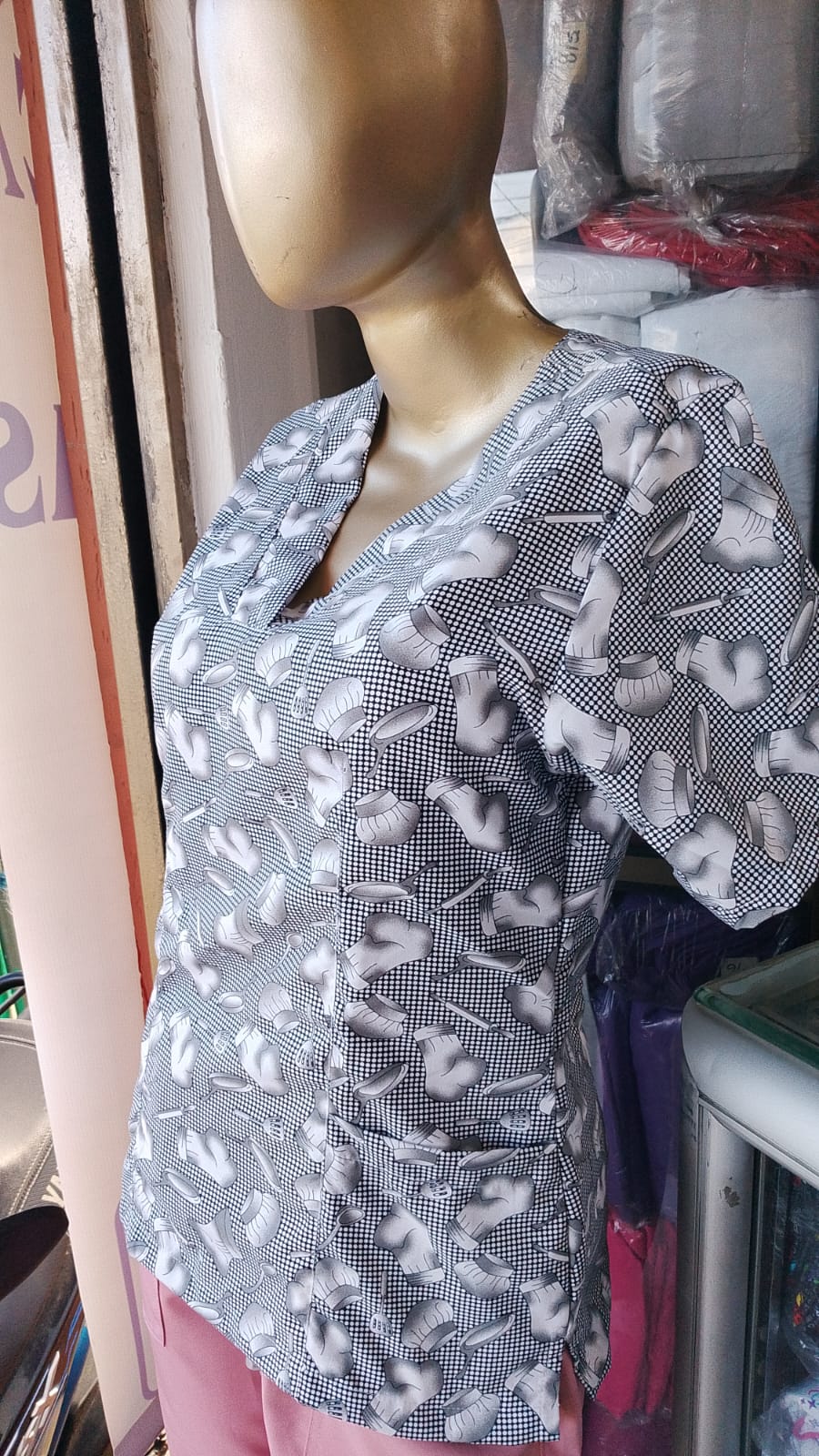 Blusa quirúrgica estampada para dama – Diseño gastronómico - Imagen 2
